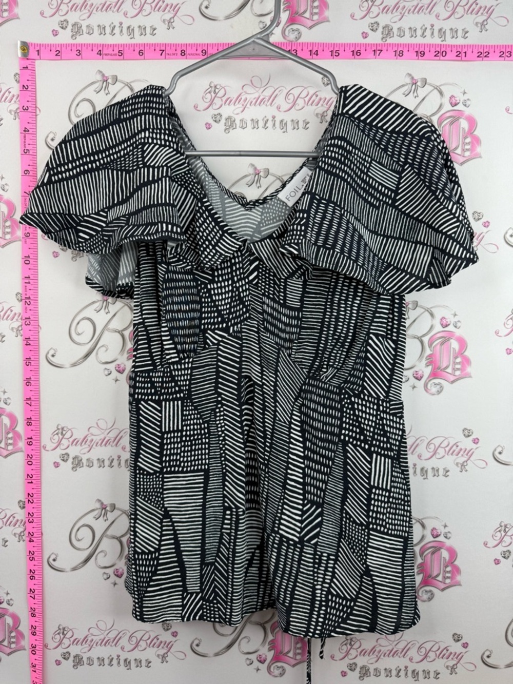 Foil shirt ruffles frilly Black & White Geometric Ruffle-Sleeve Women’s Blouse